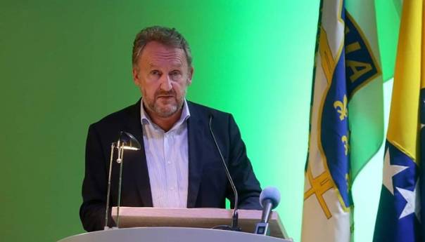 Izetbegović uputio poruku za Dan zlatnih ljiljana i Dan pobjede nad fašizmom