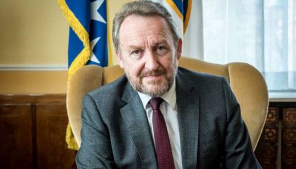 Izetbegović uputio telegram saučešća povodom smrti oca Milorada Dodika