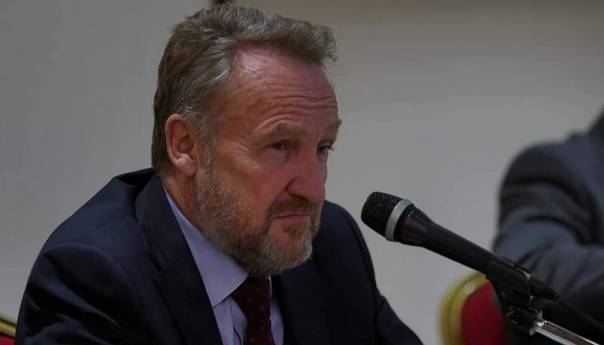 Izetbegović: Visoki predstavnik da prekine šutnju, ohrabruje secesioniste