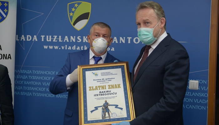 Izetbegoviću uručeno priznanje Saveza ratnih vojnih invalida TK