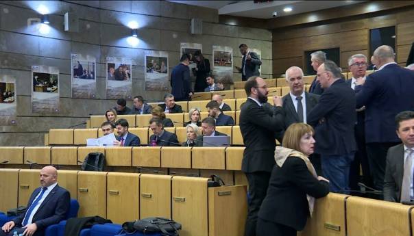Izglasano svih 50 amandmana HDZ-a i Osmorke