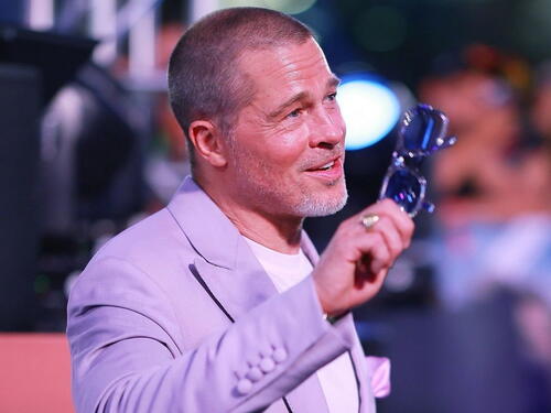 Izgleda bolje nego ikad: Brad Pitt šarmirao prisutne na premijeri filma