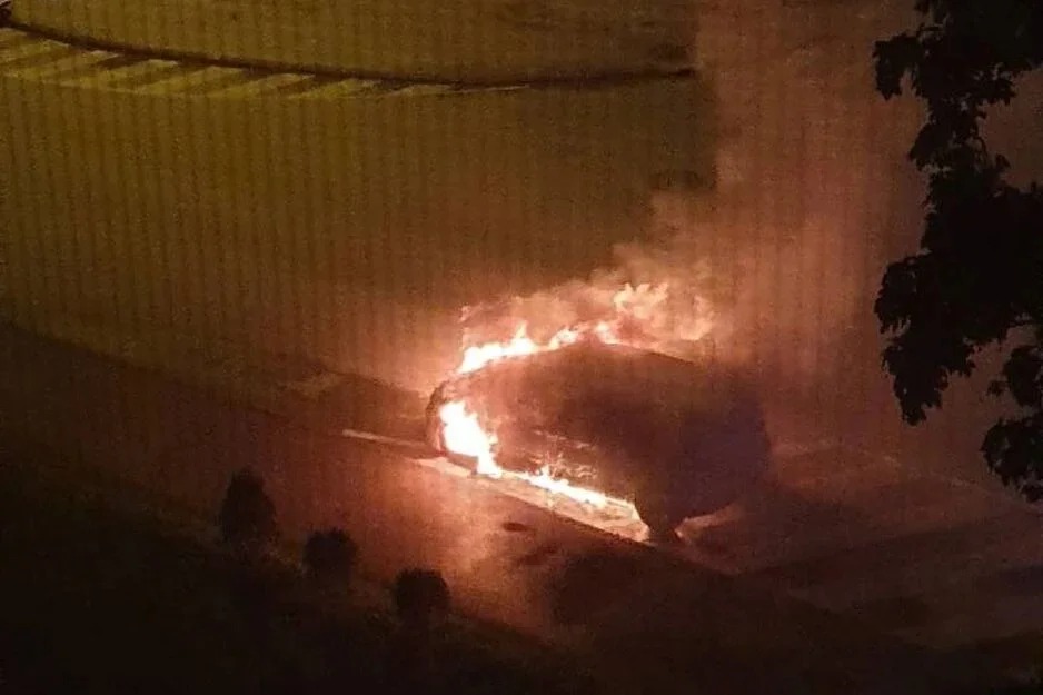 Izgorio automobil u sarajevskom naselju Čengić Vila