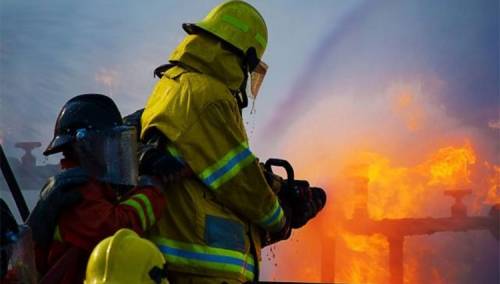 Izgorio pomoćni objekat, stoka i traktor