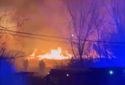 Izgorio splav na Novom Beogradu: Vatrogasci se borili sa vatrenom stihijom