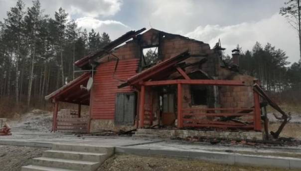 Izgorio šumarski edukacijski centar na Crnoj stini kod Livna