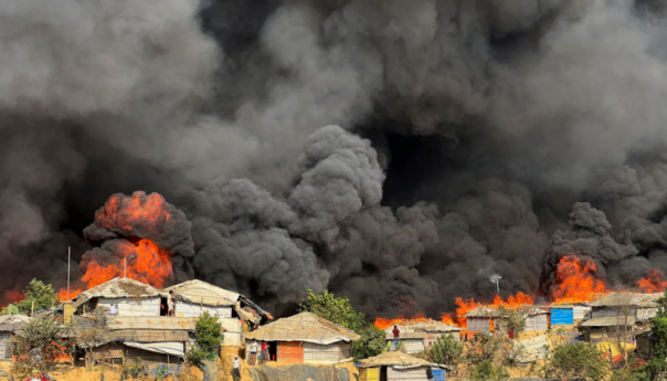 Izgorio vjerovatno najveći izbjeglički kamp, 12.000 Rohinja bez krova nad glavom