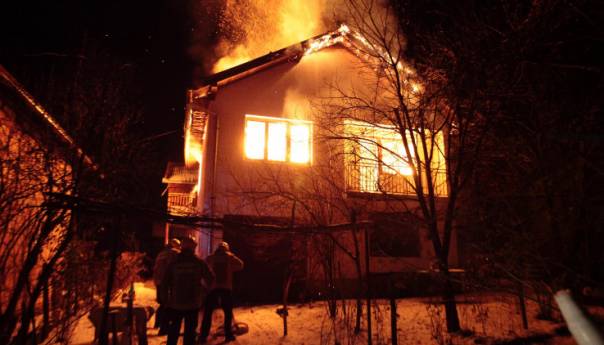 Izgorjela porodična kuća u Goraždu, starija žena preminula