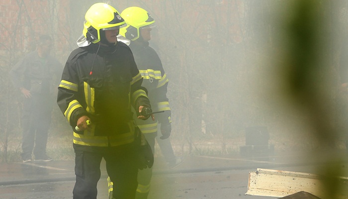 Izgorjela tri drvena objekta u požaru kod Han Pijeska