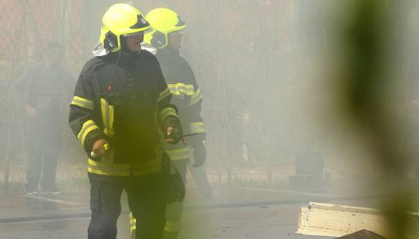 Izgorjela tri drvena objekta u požaru kod Han Pijeska