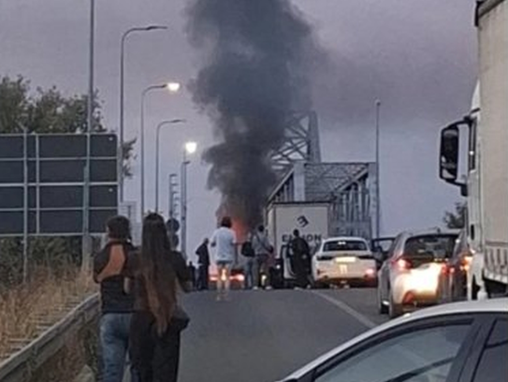 Izgorjeli kamion na granici BiH i Srbije uklonjen sa puta