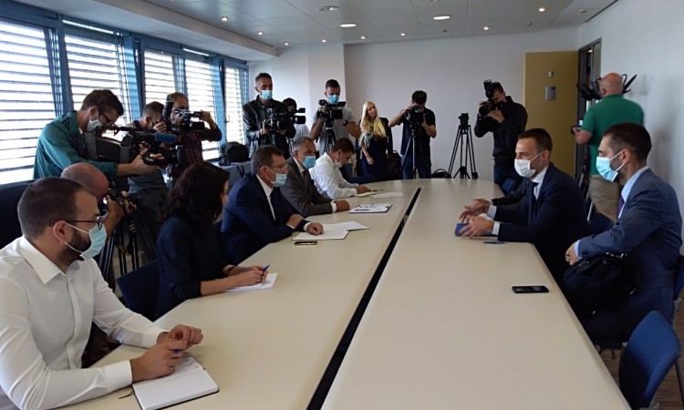 Izgradnja bh. cesta i ulaganje u željeznički promet