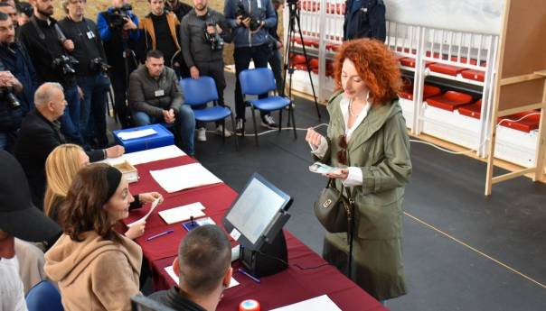 Izlaznost glasača na izborima u Crnoj Gori do 11 sati je 21,4 posto