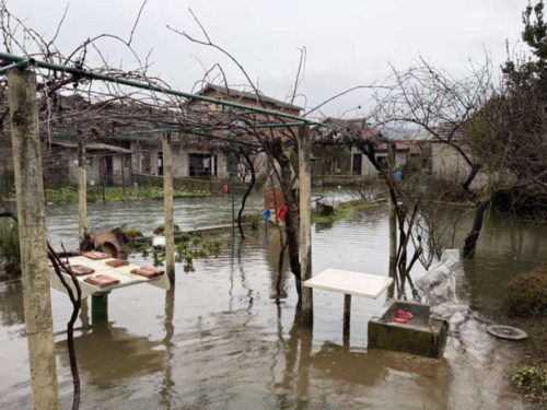 Izlijevanje vode ugrozilo kuću u Jablanici, odron u Glodnici