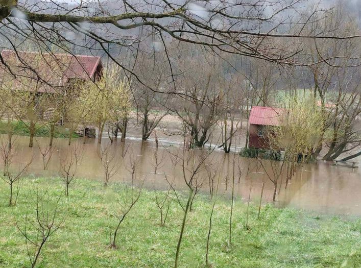 Izlile se rijeke Una i Sana i poplavile nekoliko kuća