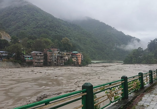 Izlilo se jezero u Indiji: 14 mrtvih, 102 nestalih
