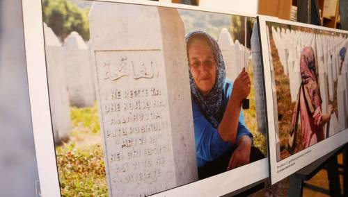 Izložba 'Bijeli nišani, srca uznemirena' još jedno podsjećanje na užase genocida u Srebrenici