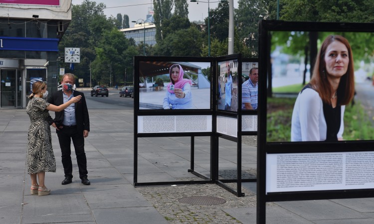 Izložba #ChildrenAndGenocide Muzeja ratnog djetinjstva na Trgu djece Sarajeva