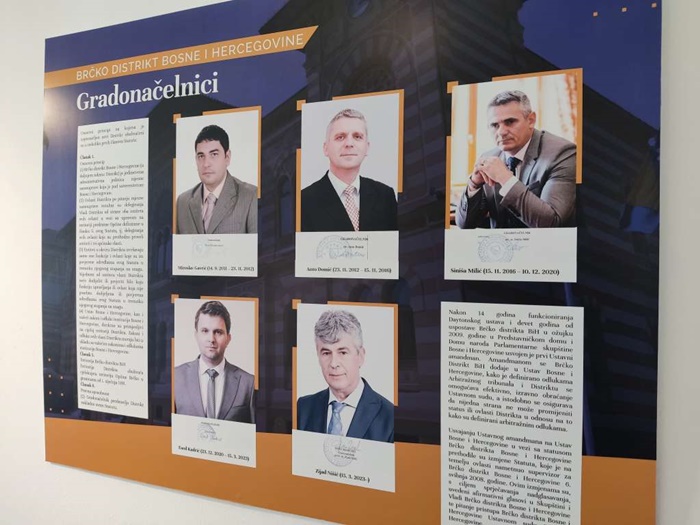 Izložba '(Grado)načelnici i upravitelji Brčkog (1878 - 2023)' otvorena u Gradskoj vijećnici