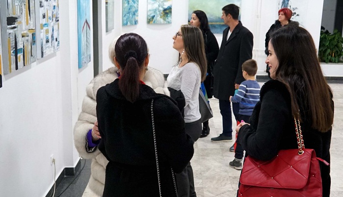 Izložba slika Azre Hamzić otvorena u Mostaru