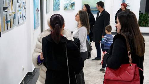 Izložba slika Azre Hamzić otvorena u Mostaru