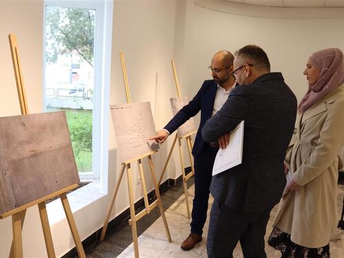 Izložbu „Stari mostarski grafiti“ otvorio mostarski muftija dr. Salem ef. Dedović
