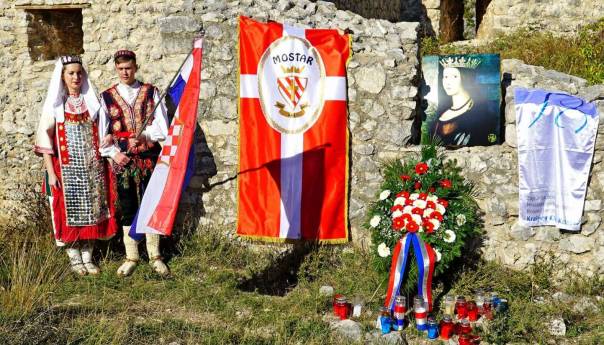 Izmišljeni grb na godišnjici smrti Katarine Kosača u Blagaju