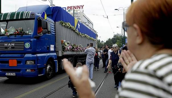 Izmjena saobraćaja zbog ispraćaja kolone s posmrtnim ostacima Srebreničana