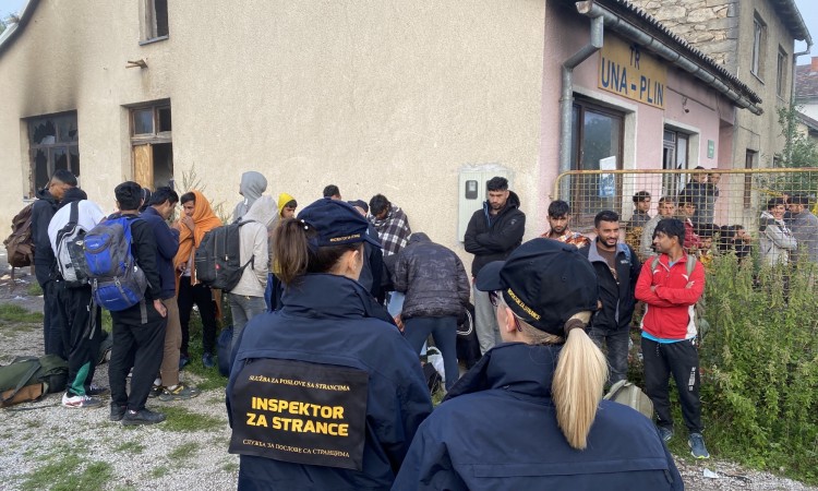 Izmještanje migranata iz napuštenih objekata na području Bihaća