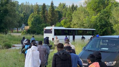 Sa četiri lokacije izmještena 62 migranta u kamp 'Lipa'