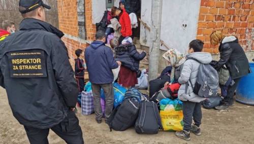 Izmještene migrantske porodice iz napuštenih objekata na području USK