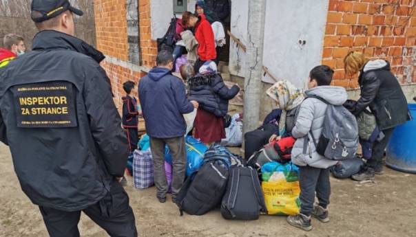 Izmještene migrantske porodice iz napuštenih objekata na području USK