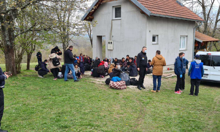 Izmješteno osam migrantskih porodica iz napuštenih objekata u USK