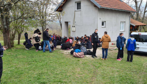 Izmješteno osam migrantskih porodica iz napuštenih objekata u USK