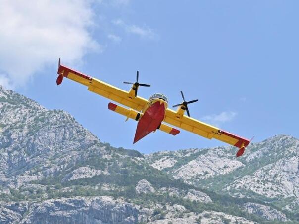 Iznad Trogira izbio veliki požar, gase ga kanaderi