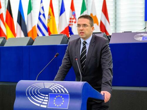 Izostanak glasanja o Mandićevom opozivu može ugroziti put Crne Gore u EU
