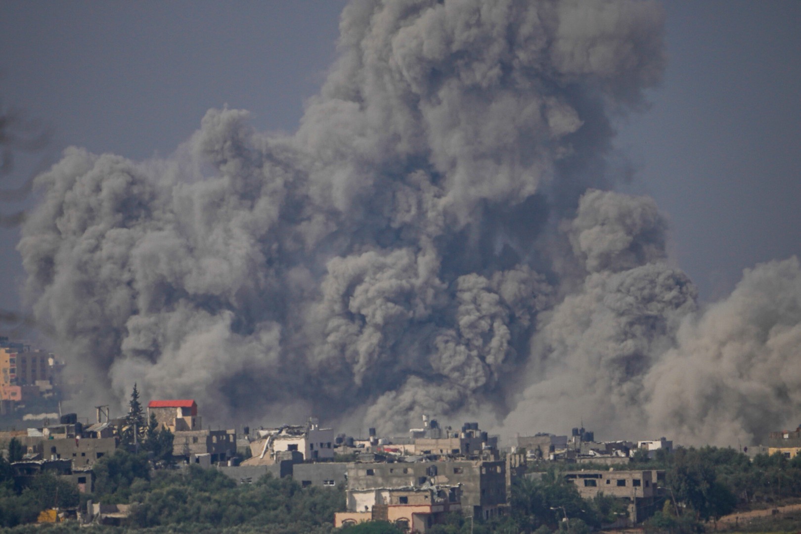 Izrael bombardira Gazu dok tinjaju neslaganja sa SAD