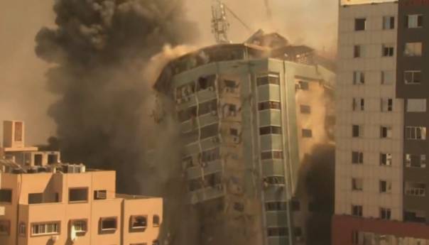 Izrael bombardirao zgradu u Gazi u kojoj su smještene redakcije stranih medija