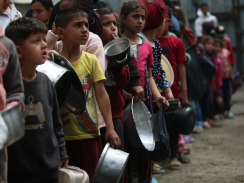 Izrael će dozvoliti devet kamiona pomoći za 2,4 miliona stanovnika Gaze