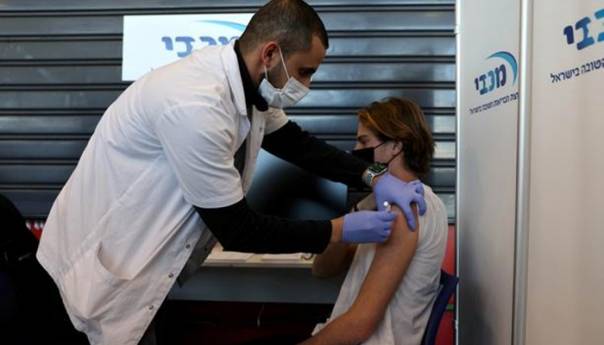 Izrael će starije od 40 godina cijepiti trećom dozom