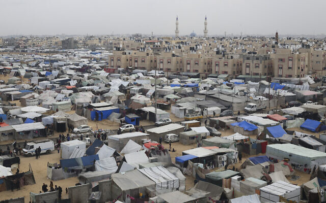 Izrael nabavlja 40.000 šatora za evakuaciju ljudi iz Rafaha