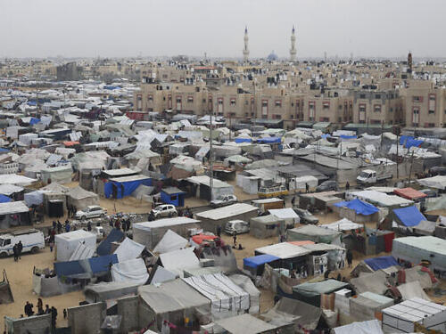 Izrael nabavlja 40.000 šatora za evakuaciju ljudi iz Rafaha