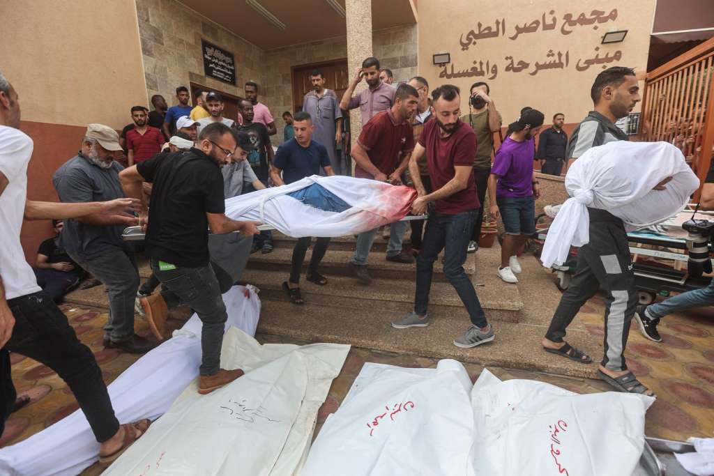 Izrael nastavio bombardovanje Gaze, mrtvi se sahranjuju u masovnim grobnicama