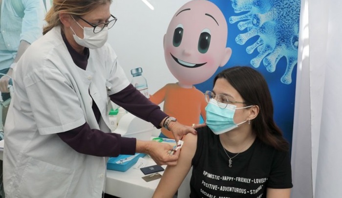 Izrael obustavio međunarodne letove, počela vakcinacija i tinejdžera