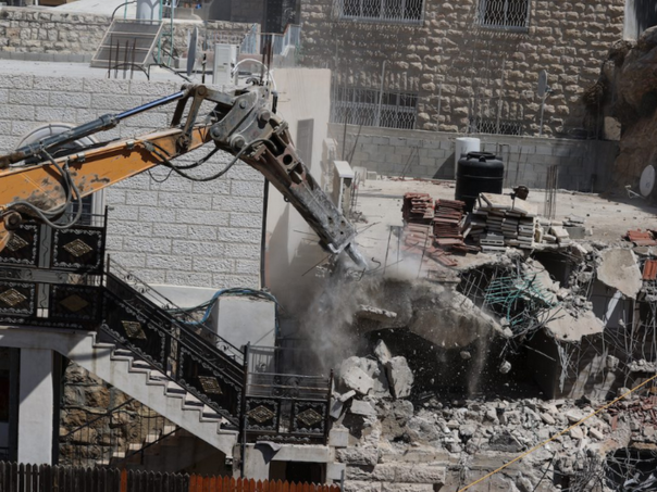 Izrael srušio stambenu zgradu u istočnom Jerusalemu, oko stotinu Palestinaca raseljeno