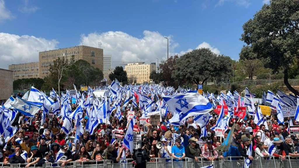 Izrael: Sve više prosvjednika pred nacionalnim parlamentom
