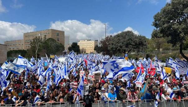 Izrael: Sve više prosvjednika pred nacionalnim parlamentom