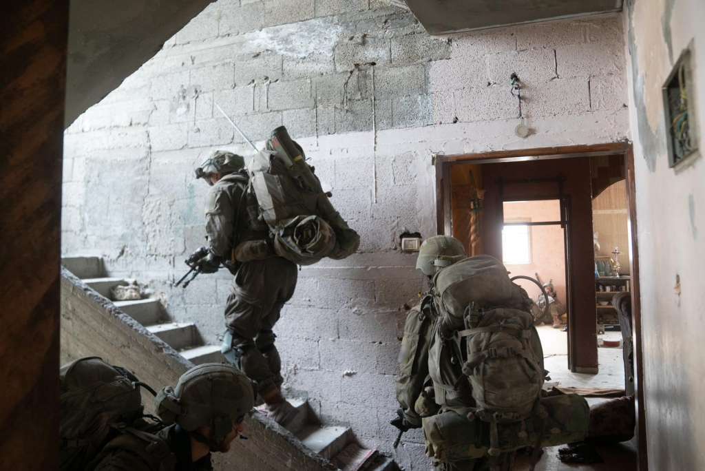 Izrael tvrdi da je pronašao Hamasov tunel i oružje u bolnici Al Shifa