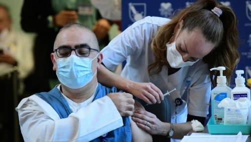 Izrael započeo s vakcinacijom palestinskih radnika