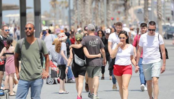 Izraelci više ne moraju nositi maske na otvorenom